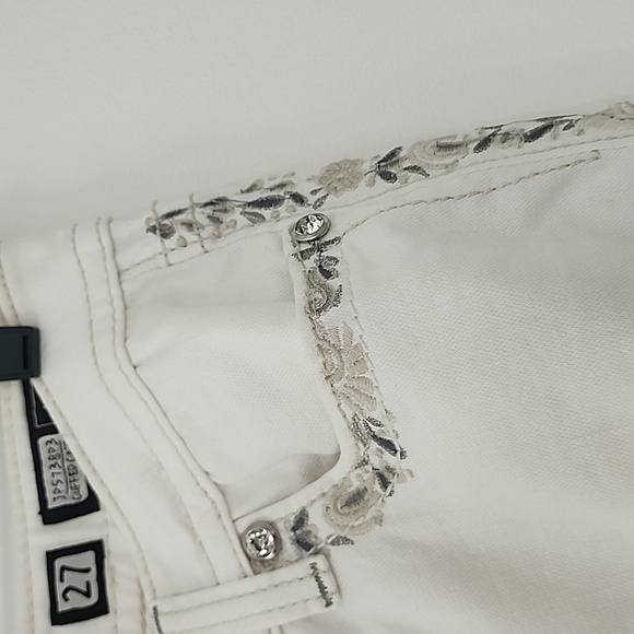 Miss Me Low Rise Denim Capri embellished in white Size 27 - Picture 7 of 12